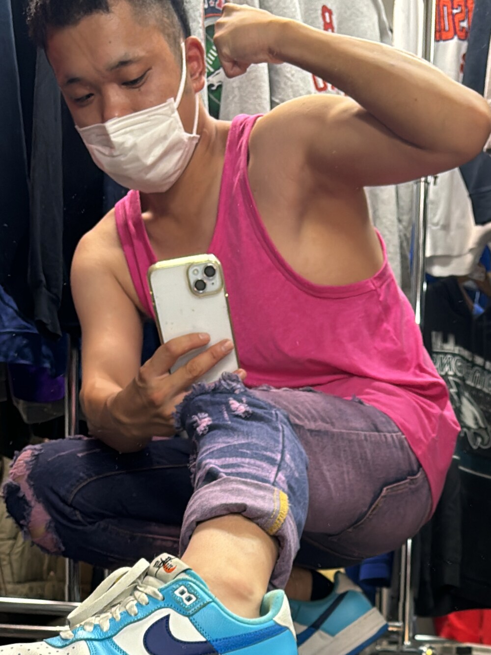 「一番好きなポーズで筋肉自慢してみました💪」｜「SHEENのアイテム（タンクトップ、ピンク系）」を使った、m3i8w3a9さん（メンズ・168cm）の秋コーディネートの2枚目の写真