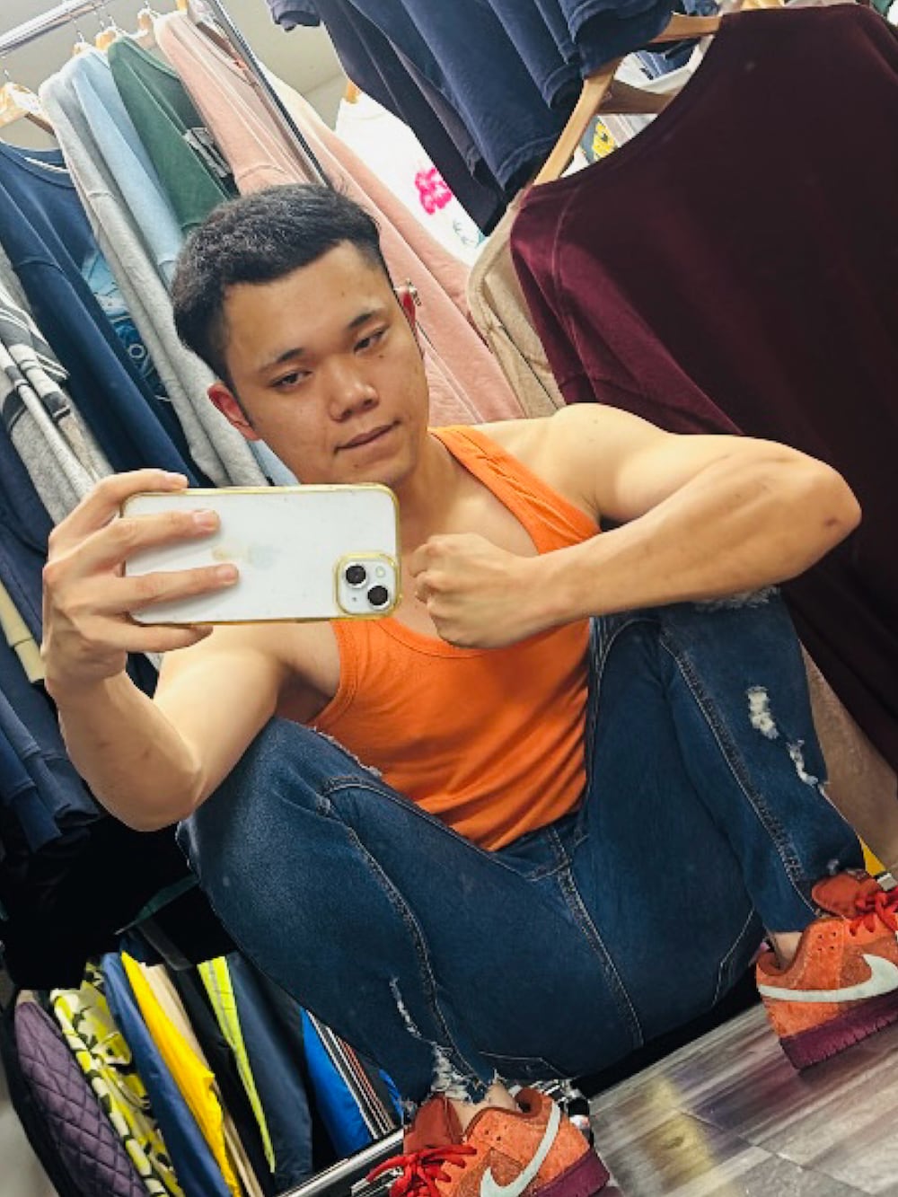「SHEENのアイテム（タンクトップ、オレンジ系）」を使った、m3i8w3a9さん（メンズ・168cm）の春コーディネートの2枚目の写真