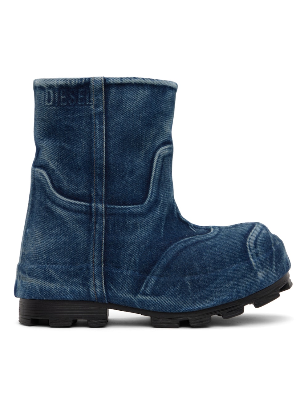 「DIESEL」｜「DIESELのアイテム（ニット/セーター、ブルー系）」を使った、eishiさん（メンズ・172cm）の夏コーディネートの4枚目の写真