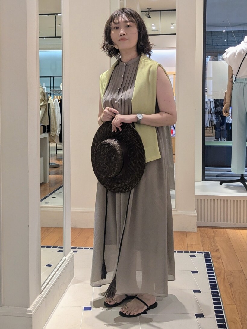 「夏ファッション、今日のコーデ、大人カジュアルコーデ、シンプル、お出かけコーデ、大人女子、ワンピースコーデ、シアートップス、ハット」｜「NOLLEY’Sの《アンサンブル対応》シアーワッフル2WAYカーディガン（カーディガン/ボレロ、グリーン系）」を使った、nol takamiさん（レディース・163cm）の夏コーディネートの2枚目の写真