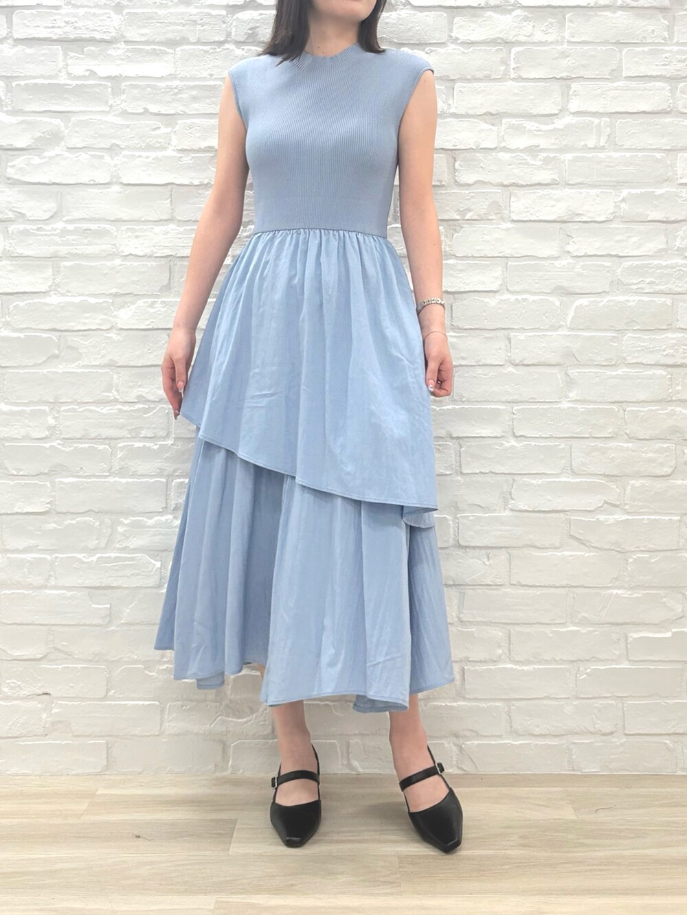 「ミッシュマッシュ、MISCH MASCH、mischmasch、高身長、高身長女子、高身長コーデ、160cm台コーデ、フェミニン、キレイめ、ワンピース、春コーデ、夏コーデ」｜「MISCH MASCHのWEB限定 2025春夏新作 ドッキングニットワンピース（ワンピース、ブルー系）」を使った、MISCHMASCH ECさん（レディース・167cm）の春コーディネートの3枚目の写真