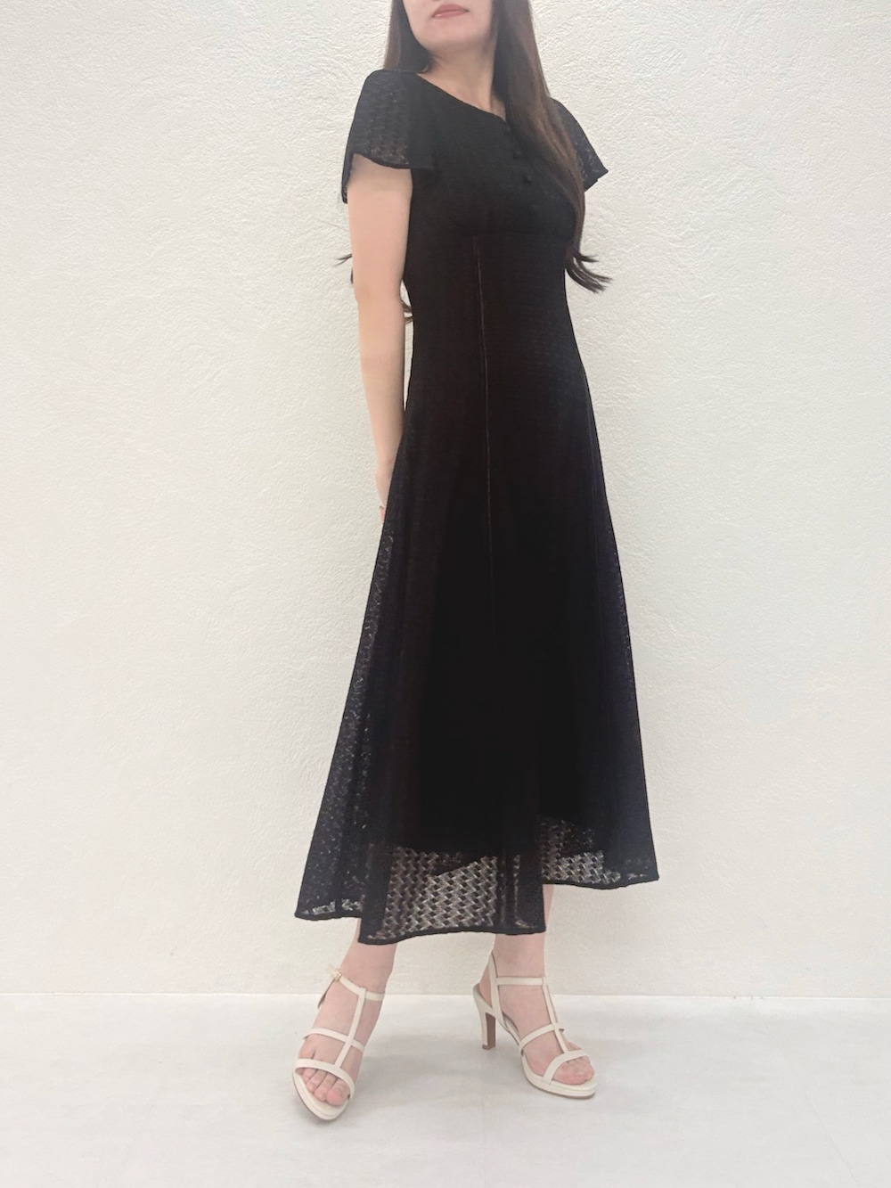 「MISCH MASCH、mischmasch、ミッシュマッシュ、高身長、高身長女子、高身長コーデ、160cm台コーデ、167センチコーデ、ワンピース、キレイめ、フェミニン、夏コーデ、夏」｜「MISCH MASCHの2025春夏新作 バルファス風レースワンピース（ワンピース、ブラック系）」を使った、MISCHMASCH ECさん（レディース・167cm）の夏コーディネートの2枚目の写真