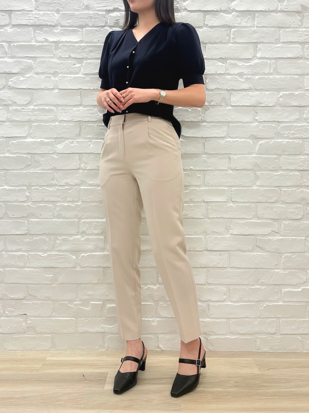 「ミッシュマッシュ、MISCH MASCH、mischmasch、高身長、高身長女子、高身長コーデ、160cm台コーデ、フェミニン、キレイめ、パンツコーデ、パンツスタイル、春コーデ、夏コーデ、オフィスカジュアル」|「MISCH MASCHのZOZO限定 2025春夏新作 パール釦パフスリーブブラウス(シャツ/ブラウス、ブルー系)」を使った、MISCHMASCH ECさん(レディース・167cm)の春コーディネートの2枚目の写真