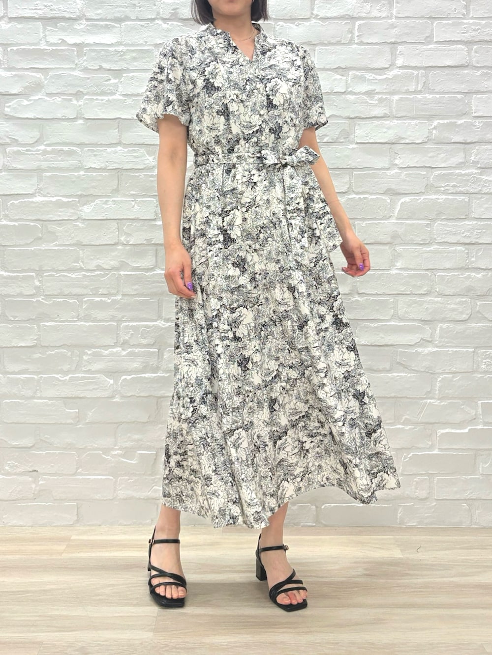 「ミッシュマッシュ、MISCH MASCH、mischmasch、低身長、高身長、150cm台コーデ、156cm、キレイめ、フェミニン、ワンピース、ティアード、夏コーデ」｜「MISCH MASCHのZOZO限定 2025春夏新作 ティアードワンピース（ワンピース、ホワイト系）」を使った、MISCHMASCH ECさん（レディース・156cm）の春コーディネートの2枚目の写真