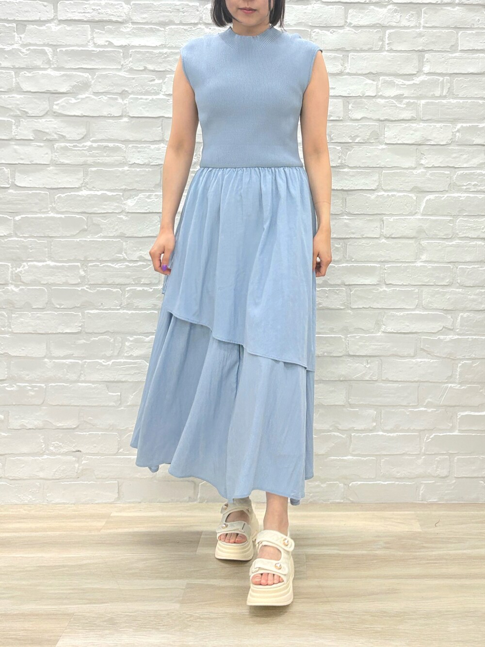 「ミッシュマッシュ、MISCH MASCH、mischmasch、低身長、高身長、150cm台コーデ、156cm、キレイめ、フェミニン、ワンピース」｜「MISCH MASCHのWEB限定 2025春夏新作 ドッキングニットワンピース（ワンピース、ブルー系）」を使った、MISCHMASCH ECさん（レディース・156cm）の春コーディネートの2枚目の写真