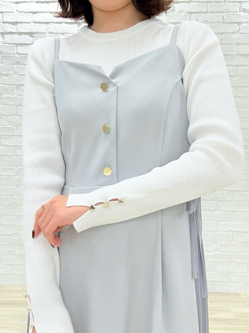 「MISCH MASCH、mischmasch、ミッシュマッシュ、春コーデ、春、春カラー、キレイめ、フェミニン、お出かけコーデ、150cm台コーデ、オトナカワイイ、着回しコーデ」｜「MISCH MASCHの2025春夏新作 サイドレースアッププリーツジャンスカ（ワンピース、ブルー系）」を使った、MISCHMASCH ECさん（レディース・150cm）の春コーディネートの3枚目の写真