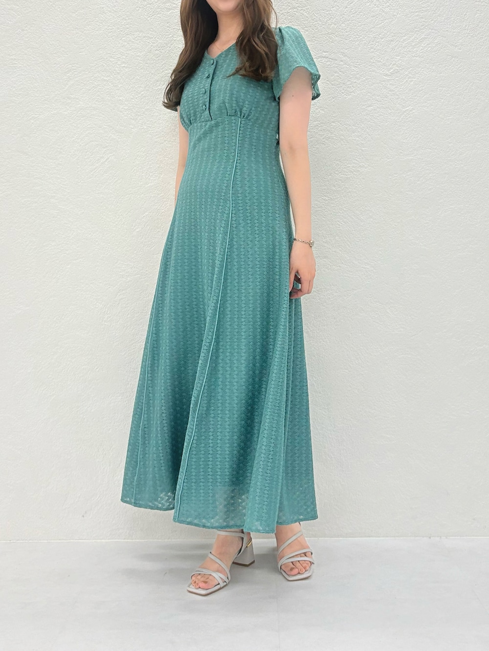 「MISCH MASCH、mischmasch、ミッシュマッシュ、低身長、高身長、150cm台コーデ、ワンピース、キレイめ、フェミニン、157cm、夏コーデ、夏」｜「MISCH MASCHの2025春夏新作 バルファス風レースワンピース（ワンピース、グリーン系）」を使った、MISCHMASCH ECさん（レディース・157cm）の夏コーディネートの3枚目の写真