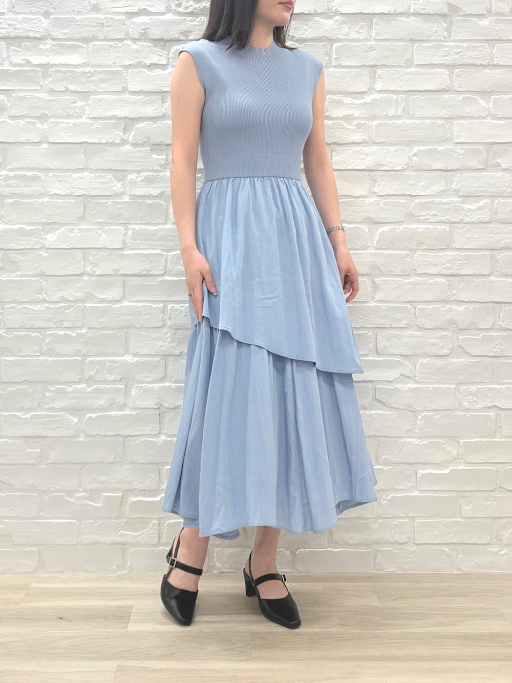 「ミッシュマッシュ、MISCH MASCH、mischmasch、高身長、高身長女子、高身長コーデ、160cm台コーデ、フェミニン、キレイめ、ワンピース、春コーデ、夏コーデ」｜「MISCH MASCHのWEB限定 2025春夏新作 ドッキングニットワンピース（ワンピース、ブルー系）」を使った、MISCHMASCH ECさん（レディース・167cm）の春コーディネートの2枚目の写真
