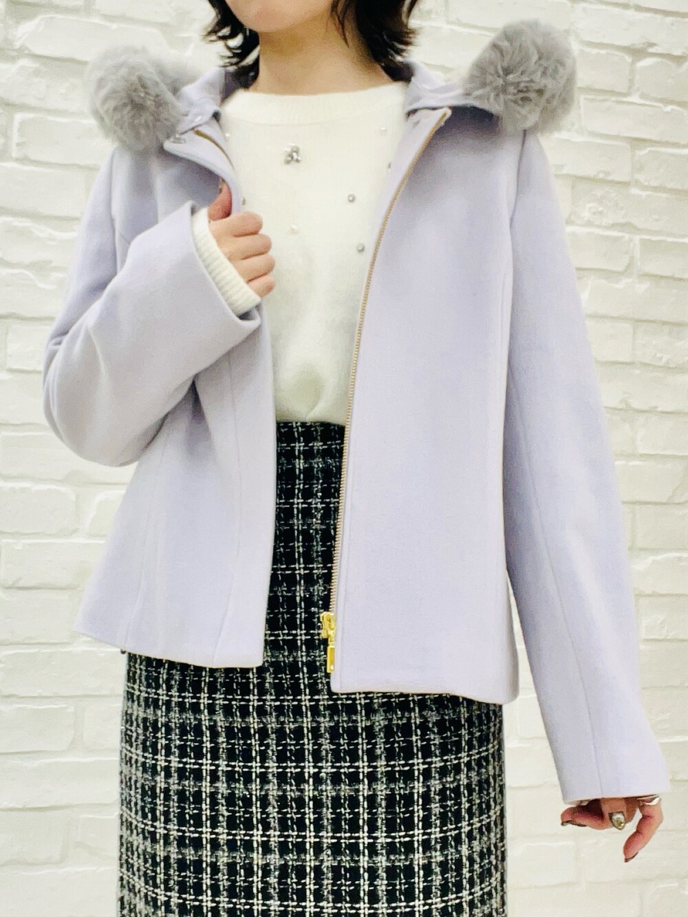 「MISCH MASCH、mischmasch、ミッシュマッシュ、キレイめ、きれいめコーデ、秋冬コーデ、大人かわいい、クリスマスに着たい服、休日スタイル、冬、低身長コーデ、低身長レディースファッション、デートコーデ、冬アウター」｜「MISCH MASCHの■2024秋冬新作■ラメツイードタイトスカート/MM447201（スカート、ブラック系）」を使った、MISCHMASCH ECさん（レディース・150cm）の秋コーディネートの2枚目の写真