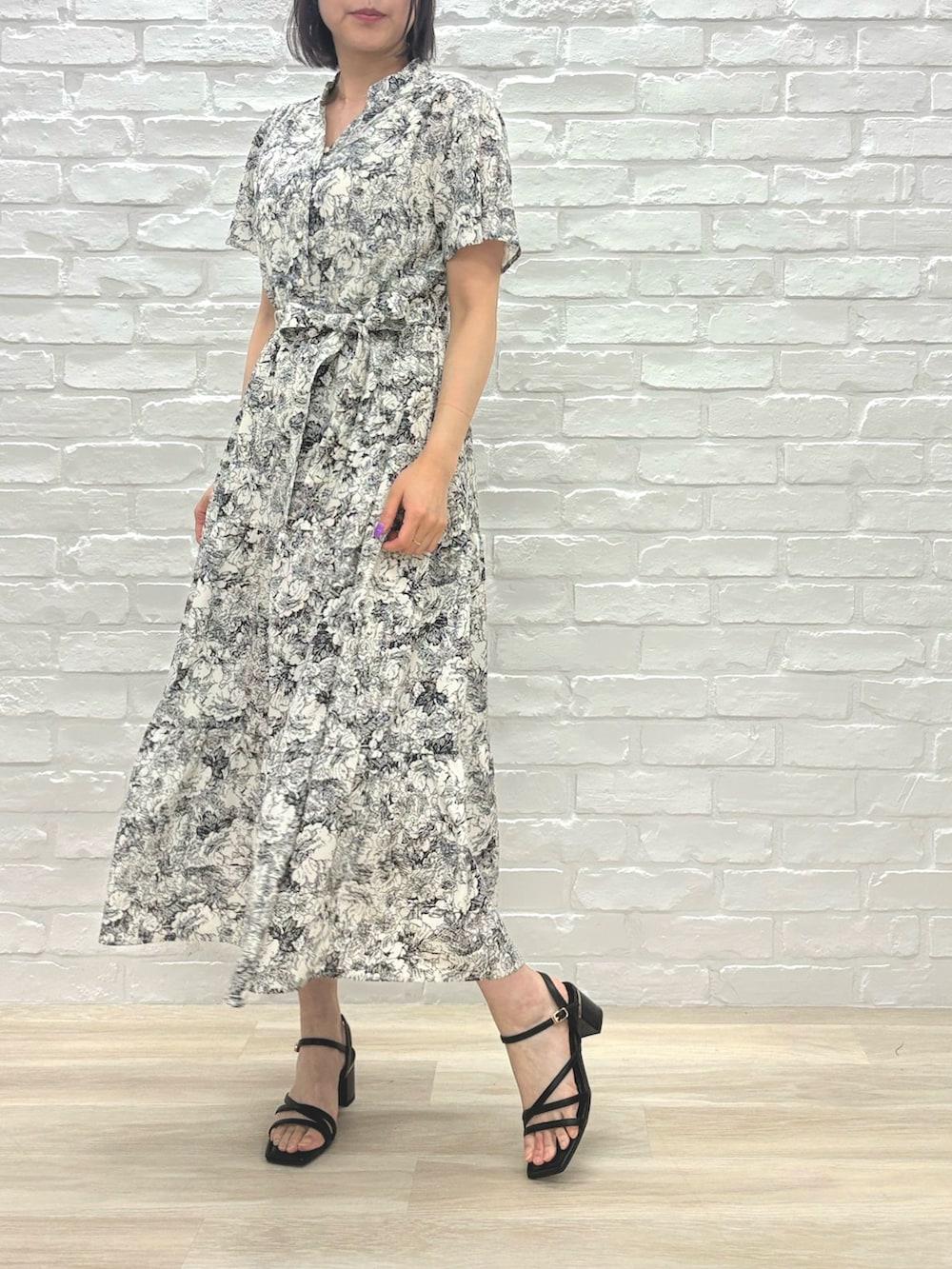 「ミッシュマッシュ、MISCH MASCH、mischmasch、低身長、高身長、150cm台コーデ、156cm、キレイめ、フェミニン、ワンピース、ティアード、夏コーデ」｜「MISCH MASCHのZOZO限定 2025春夏新作 ティアードワンピース（ワンピース、ホワイト系）」を使った、MISCHMASCH ECさん（レディース・156cm）の春コーディネートの3枚目の写真