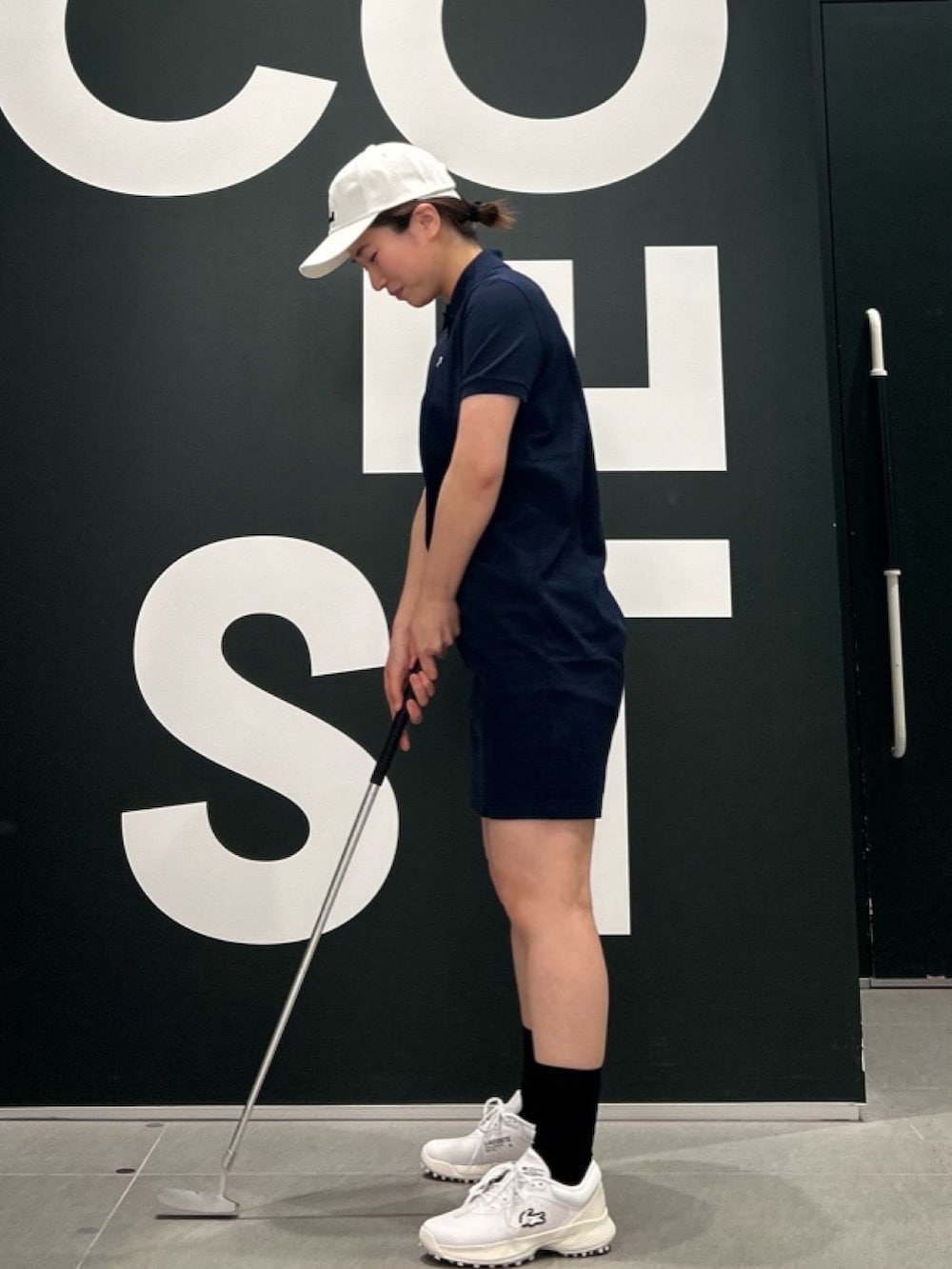「ゴルフ、ゴルフウェア、ゴルフ女子、ワンピース」｜「LACOSTEのベーシックポロドレス / ポロワンピース（ワンピース、ブルー系）」を使った、Uiさん（骨格ウェーブ・レディース・153cm）の春コーディネートの2枚目の写真