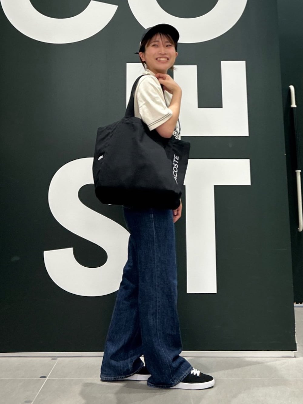 「LACOSTEのウィメンズ BASESHOT 223 1 SFA（スニーカー、ブラック系）」を使った、Uiさん（骨格ウェーブ・レディース・153cm）の夏コーディネートの3枚目の写真