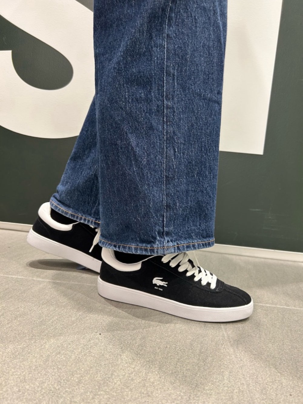 「LACOSTEのウィメンズ BASESHOT 223 1 SFA（スニーカー、ブラック系）」を使った、Uiさん（骨格ウェーブ・レディース・153cm）の夏コーディネートの5枚目の写真