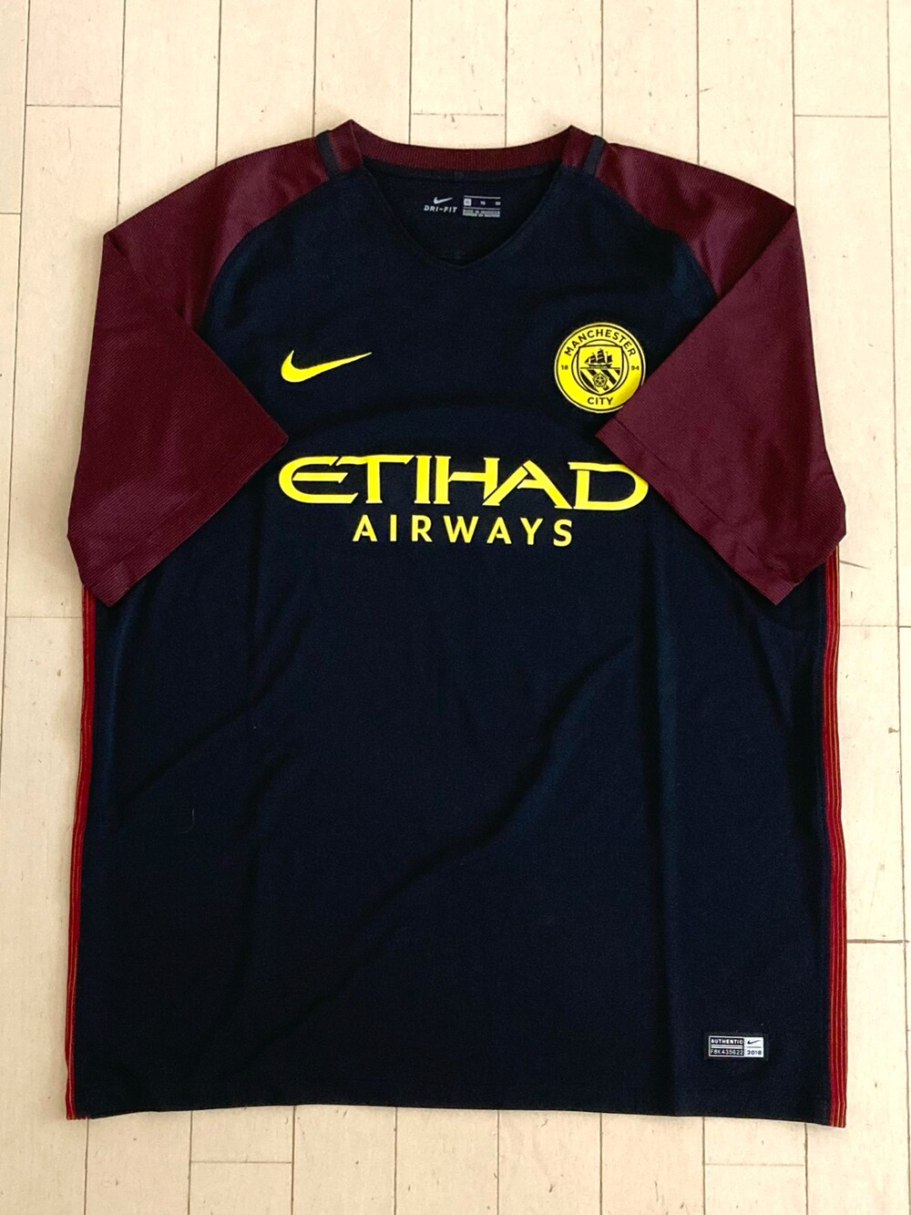 「NIKEのアイテム（Tシャツ/カットソー、ブラック系）」を使った、tm1974さん（メンズ・171cm）の夏コーディネートの2枚目の写真