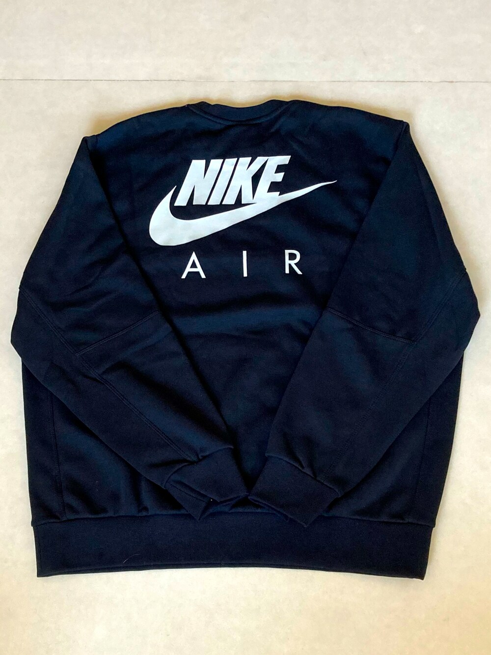 「NIKEのナイキ NIKE ナイキ NSW NIKE AIR BB L/S クルー（スウェット、ブラック系）」を使った、tm1974さん（メンズ・171cm）の春コーディネートの2枚目の写真