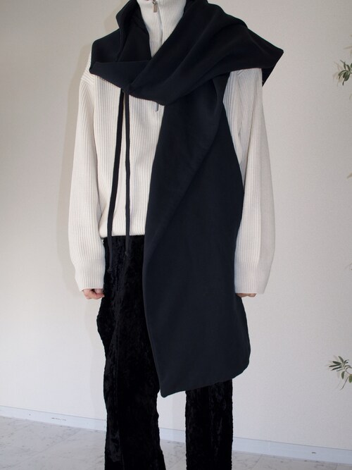 Ann DEMEULEMEESTERのマフラーを使った人気ファッションコーディネート