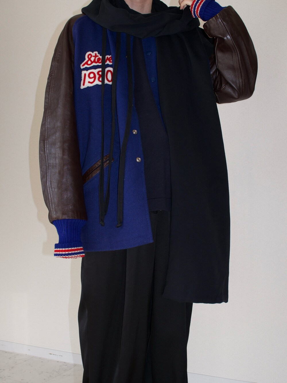 「VINTAGEのアイテム（ジャケット/アウター、ブルー系）」を使った、橋本さん（メンズ・174cm）の冬コーディネートの2枚目の写真