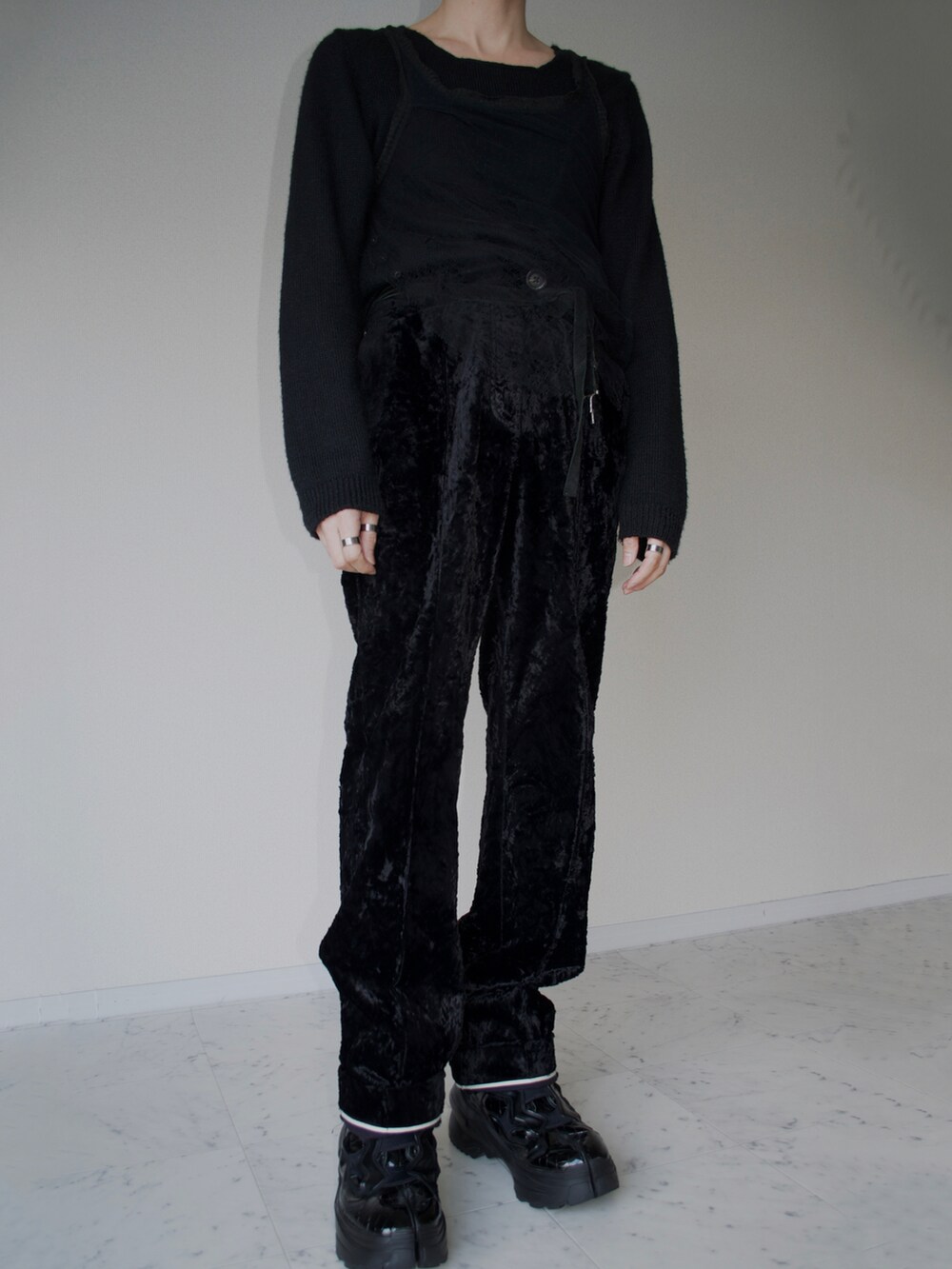 「THIBAULT VAN DER STRAETEのTHIBAULT VAN DER STRAETE | アルパカウール ロールネックニット MEN（ニット/セーター、ブラック系）」を使った、橋本さん（メンズ・174cm）の冬コーディネートの2枚目の写真