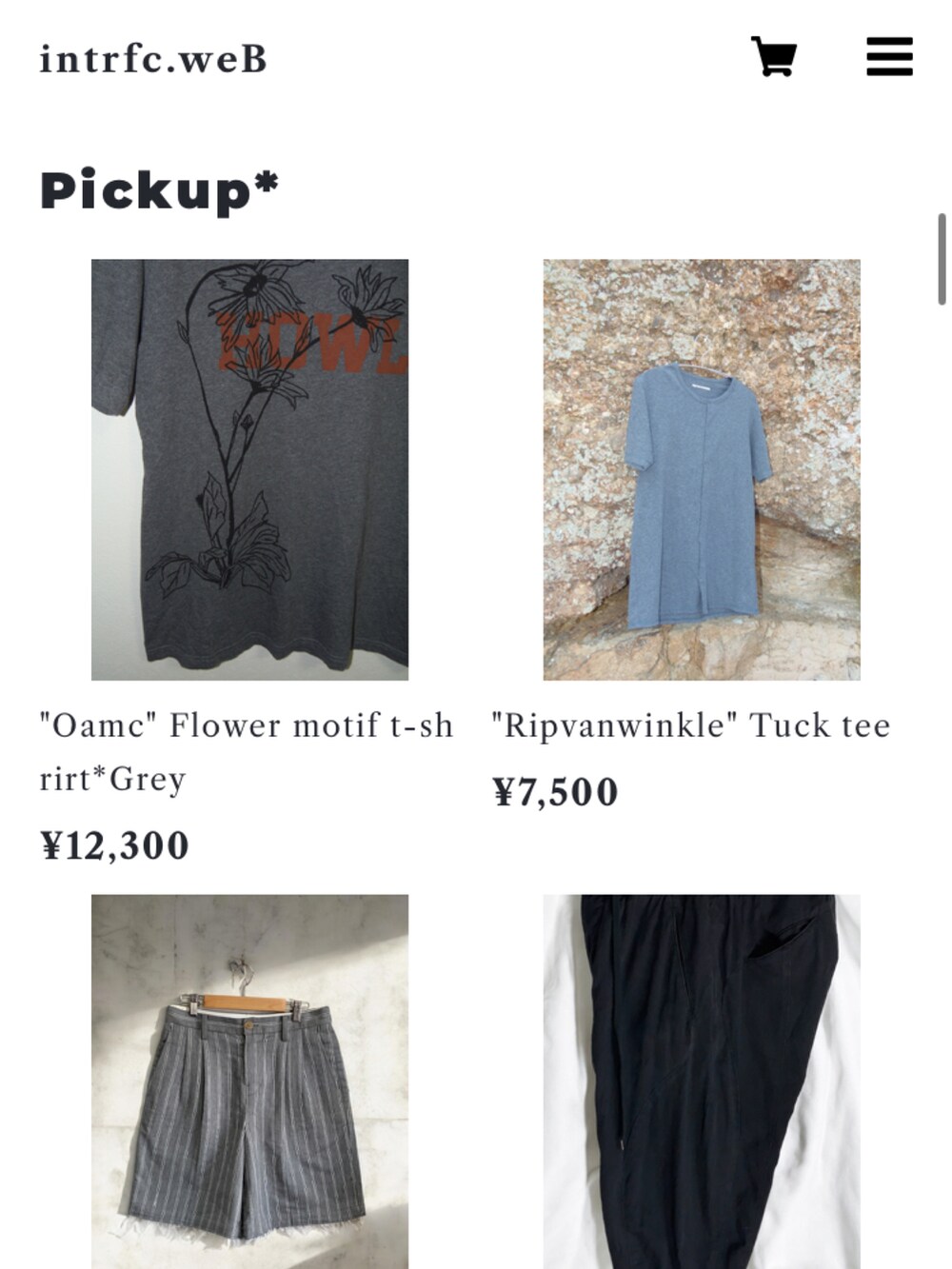 ホワイト系のその他パンツを着用したメンズの夏コーディネートの2枚目の写真