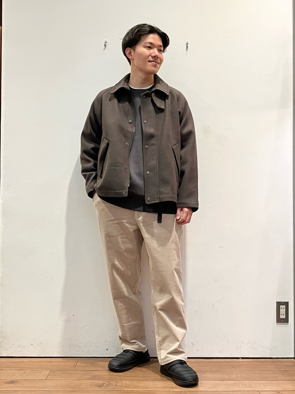 「お出かけコーデ、コーデュロイ、スウェット、冬アウター、休日スタイル、クリスマスに着たい服、FORK&SPOON、URBAN RESEARCH DOORS、冬コーデ、大人カジュアル、EKAL、いいね、save、フォローお願いします🤑、冬サンダル、サンダル、New Balance」｜「FORK&SPOONのFORK&SPOON　テックメルトンブルゾン（ブルゾン、ブラウン系）」を使った、ゆーとさん（メンズ・177cm）の冬コーディネートの2枚目の写真