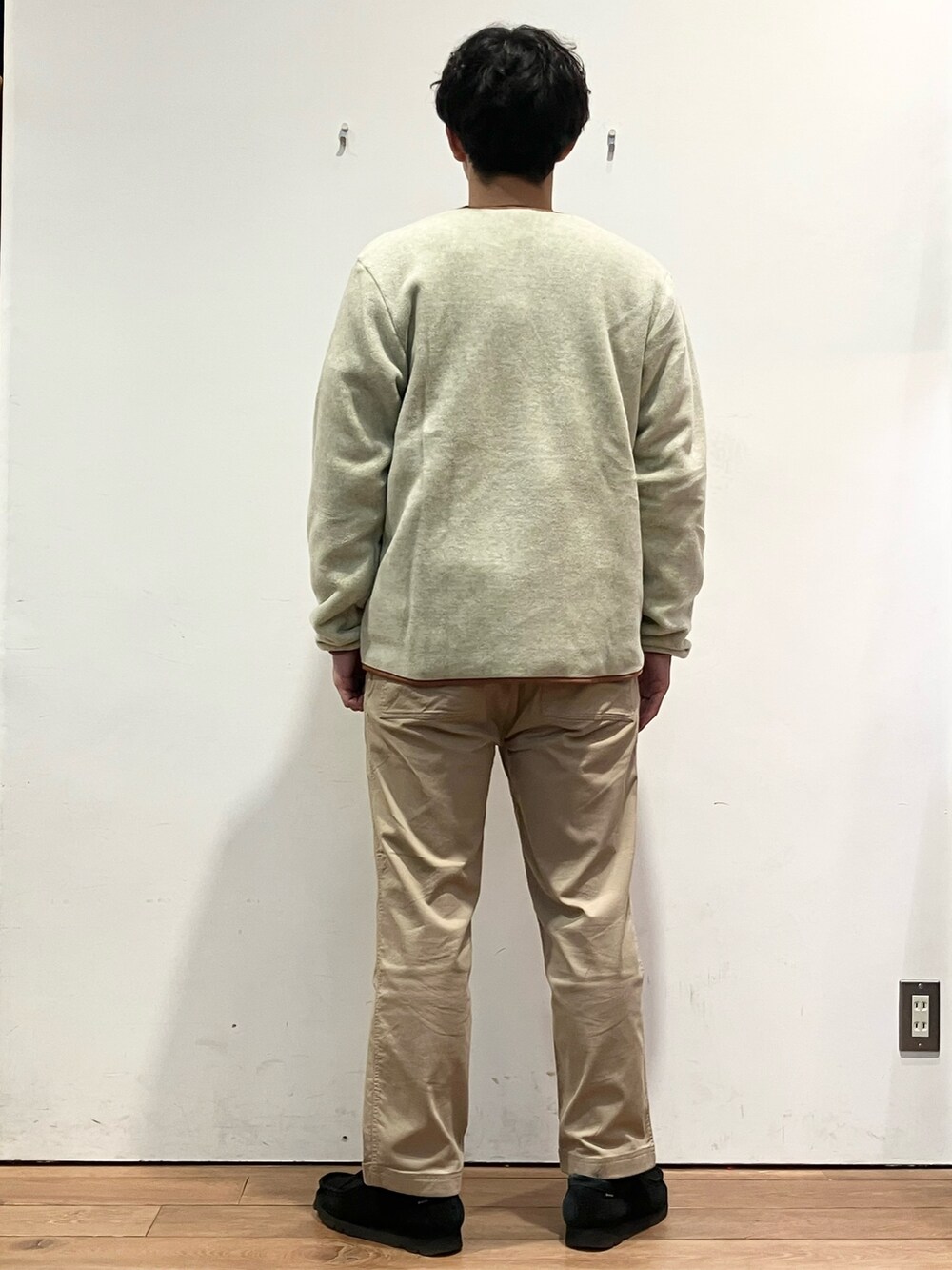 「ファッションを楽しもう、ビッグシルエット、お出かけコーデ、ブラウン、クラークス、ワラビー、patagonia、URBAN RESEARCH DOORS、FORK&SPOON、きれいめカジュアル、秋コーデ、ニット、淡色コーデ、いいね、save、フォローお願いします🤑、おしゃれさんと繋がりたい」｜「patagoniaのアイテム（ジャケット/アウター、ベージュ系）」を使った、ゆーとさん（メンズ・177cm）の秋コーディネートの3枚目の写真