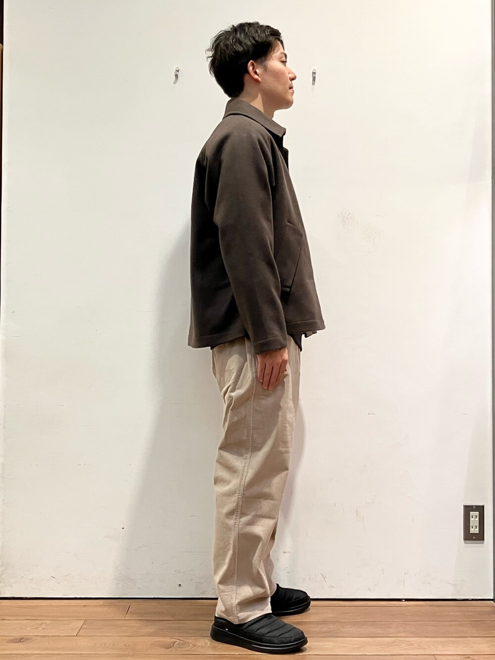 「お出かけコーデ、コーデュロイ、スウェット、冬アウター、休日スタイル、クリスマスに着たい服、FORK&SPOON、URBAN RESEARCH DOORS、冬コーデ、大人カジュアル、EKAL、いいね、save、フォローお願いします🤑、冬サンダル、サンダル、New Balance」｜「FORK&SPOONのFORK&SPOON　テックメルトンブルゾン（ブルゾン、ブラウン系）」を使った、ゆーとさん（メンズ・177cm）の冬コーディネートの3枚目の写真