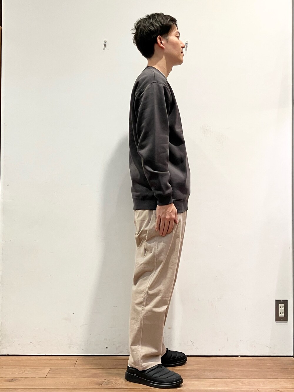 「お出かけコーデ、コーデュロイ、スウェット、冬アウター、休日スタイル、クリスマスに着たい服、FORK&SPOON、URBAN RESEARCH DOORS、冬コーデ、大人カジュアル、EKAL、いいね、save、フォローお願いします🤑、冬サンダル、サンダル、New Balance」｜「FORK&SPOONのFORK&SPOON　テックメルトンブルゾン（ブルゾン、ブラウン系）」を使った、ゆーとさん（メンズ・177cm）の冬コーディネートの6枚目の写真