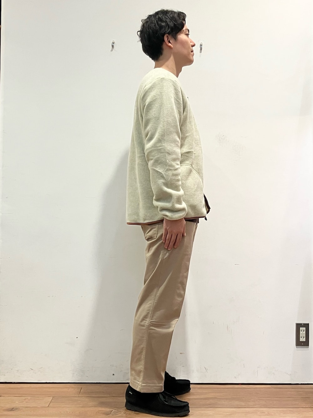 「ファッションを楽しもう、ビッグシルエット、お出かけコーデ、ブラウン、クラークス、ワラビー、patagonia、URBAN RESEARCH DOORS、FORK&SPOON、きれいめカジュアル、秋コーデ、ニット、淡色コーデ、いいね、save、フォローお願いします🤑、おしゃれさんと繋がりたい」｜「patagoniaのアイテム（ジャケット/アウター、ベージュ系）」を使った、ゆーとさん（メンズ・177cm）の秋コーディネートの2枚目の写真