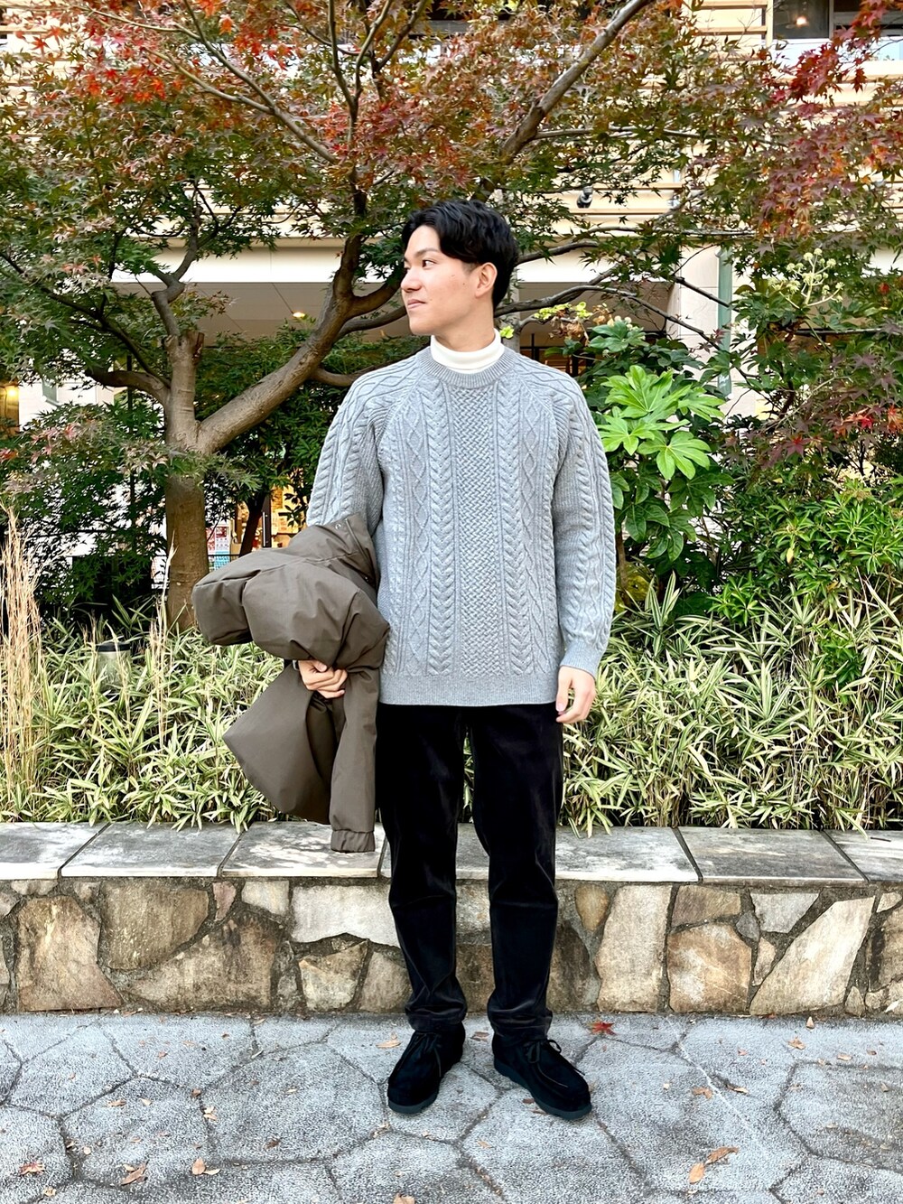 「ファッションを楽しもう、ブラウン、きれいめカジュアル、冬コーデ、ニット、コーデュロイ、タートルネック、ダウンジャケット、レイヤードスタイル、冬アウター、休日スタイル、クリスマスに着たい服、URBAN RESEARCH DOORS、クラークス、いいね、save、フォローお願いします🤑」|「URBAN RESEARCH DOORSの『XLサイズ/WEB限定』『撥水』ウールブレンドラミネートダウンパーカー(ダウンジャケット/コート、ブラウン系)」を使った、ゆーとさん(メンズ・177cm)の秋コーディネートの4枚目の写真