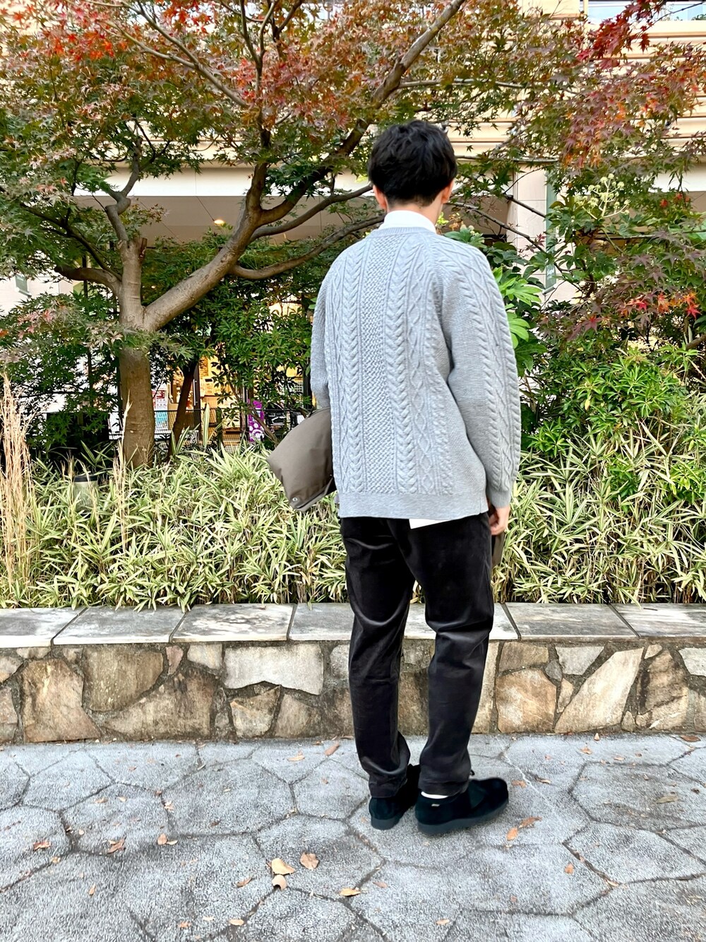 「ファッションを楽しもう、ブラウン、きれいめカジュアル、冬コーデ、ニット、コーデュロイ、タートルネック、ダウンジャケット、レイヤードスタイル、冬アウター、休日スタイル、クリスマスに着たい服、URBAN RESEARCH DOORS、クラークス、いいね、save、フォローお願いします🤑」|「URBAN RESEARCH DOORSの『XLサイズ/WEB限定』『撥水』ウールブレンドラミネートダウンパーカー(ダウンジャケット/コート、ブラウン系)」を使った、ゆーとさん(メンズ・177cm)の秋コーディネートの6枚目の写真