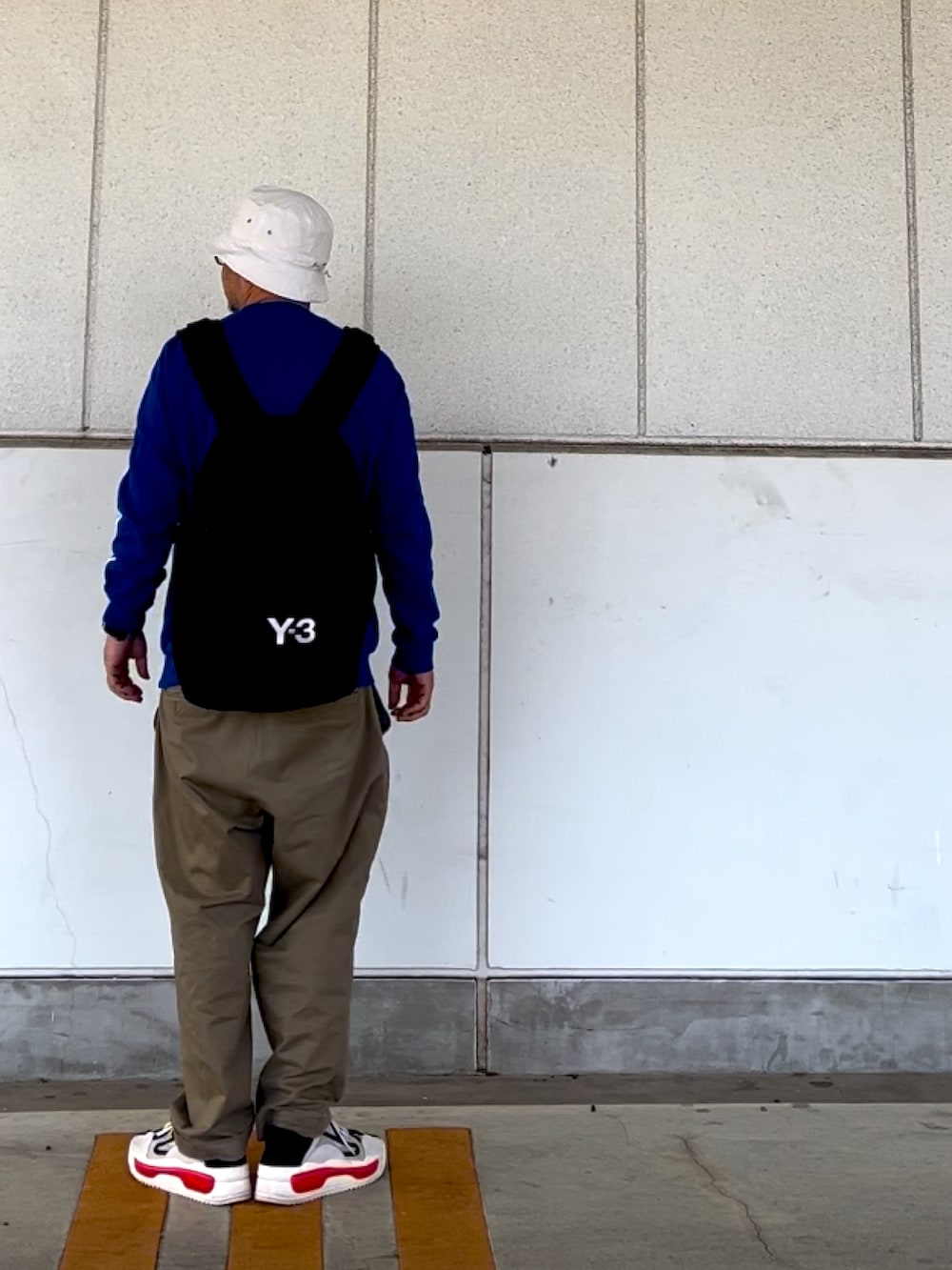 「休日コーデ、スエット、チノパン、adidas、Y-3」｜「Y-3のアイテム（ハット、ホワイト系）」を使った、＝＝トム＝＝さん（メンズ・174cm）の春コーディネートの2枚目の写真