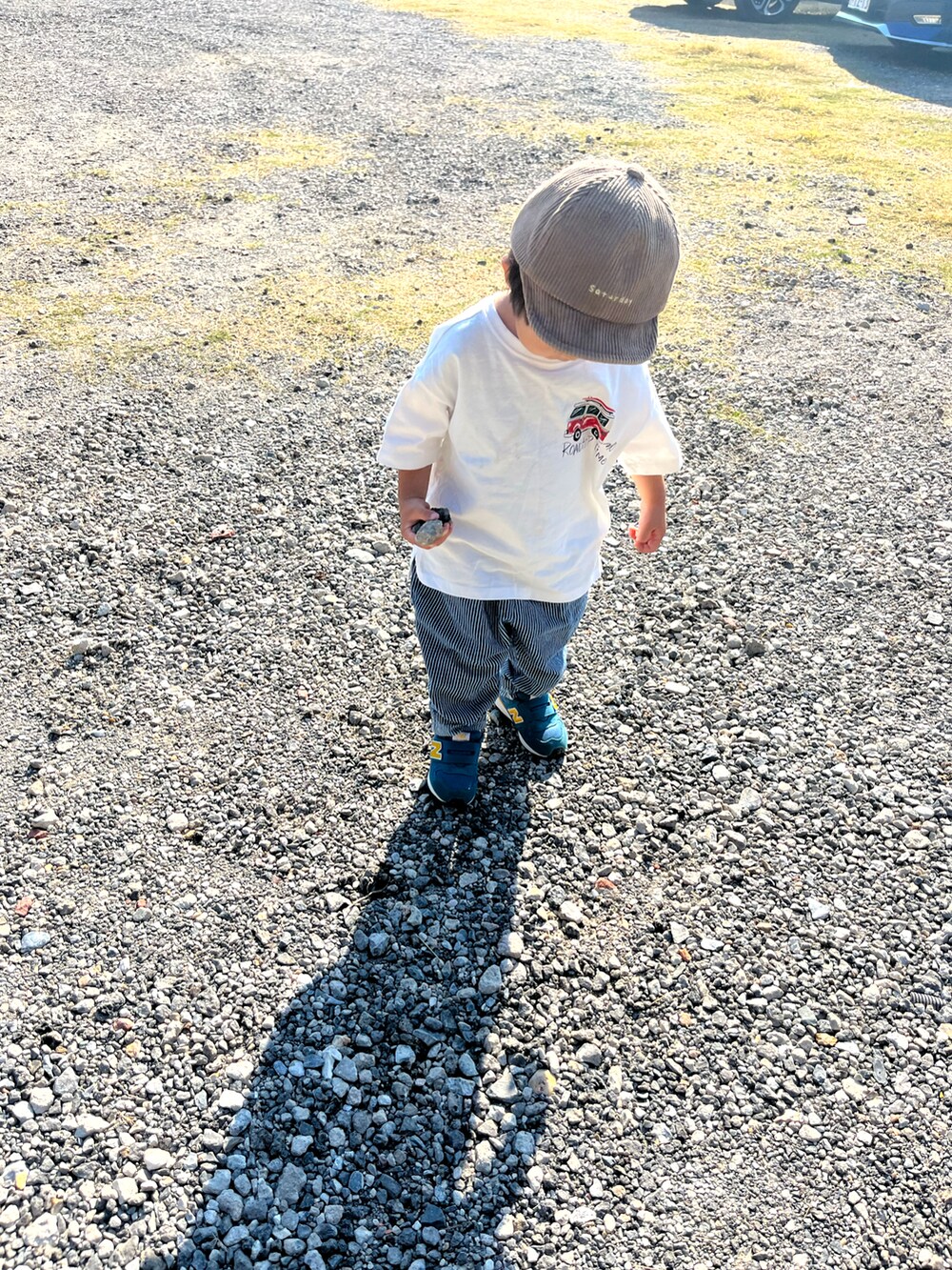 「男の子、キャップ、秋コーデ」｜「ZARA KIDSのアイテム（Tシャツ/カットソー、ホワイト系）」を使った、ＫＫさん（キッズ・70cm）の秋コーディネートの3枚目の写真