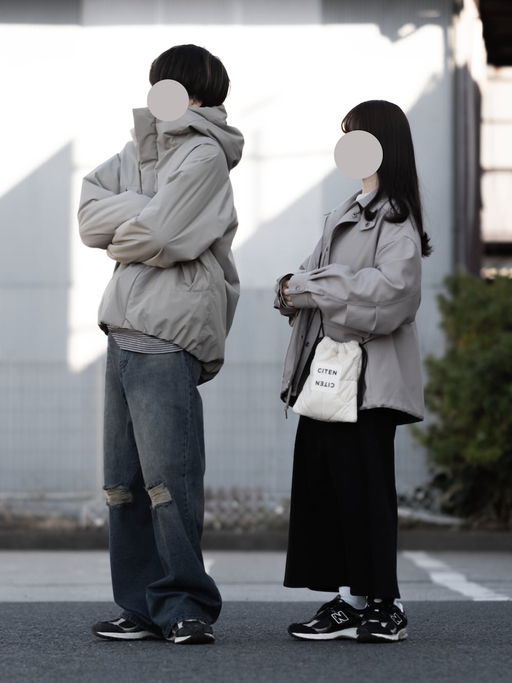 「RUUBON、ルーボン、無印良品、お出かけコーデ、真冬のあったかスタイル、淡色コーデ、デートコーデ、冬コーデ、デニム、スニーカー、ワイドパンツ、ボーダー、ベージュ、カップルコーデ、低身長コーデ」｜「無印良品のあったか中わた洗えるフードジャケット（その他アウター、ベージュ系）」を使った、hopeさん（メンズ・168cm）の冬コーディネートの2枚目の写真
