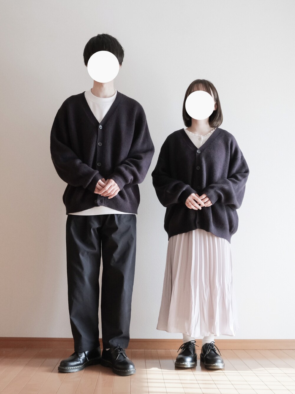 「カーディガン、スウェット、シンプル、レイヤード、休日スタイル、革靴、秋服、ディズニーコーデ、カップルコーデ、ドクターマーチン3ホール、シミラールック、RUUBON、ルーボン」｜「RUUBONの【RUUBON】rustic heavy weight cardigan / ラスティック ヘビーウエイト カーディガン（カーディガン/ボレロ、ブルー系）」を使った、hopeさん（メンズ・168cm）の秋コーディネートの5枚目の写真