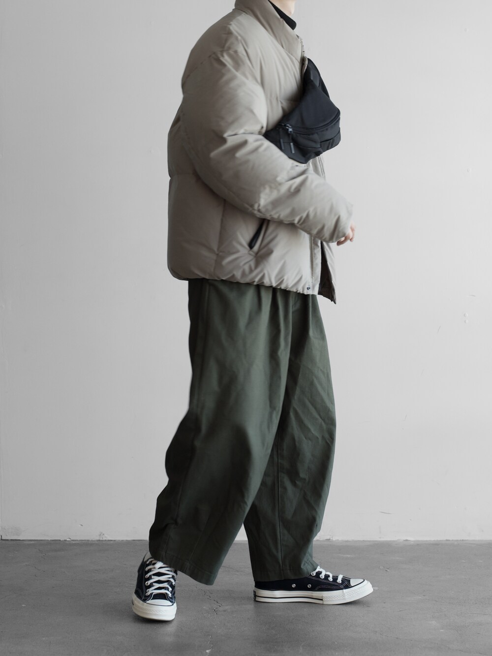 「RUUBON、ルーボン、ダウンジャケット、エコダウン、converse、冬コーデ、冬、冬アウター、冬のコーデ、冬服、シンプルコーデ、シンプル、シンプルスタイル、低身長コーデ、今日のコーデ」｜「RUUBONの【RUUBON】padded volume ecodown jacket / パデッド ボリューム エコダウンジャケット（ダウンジャケット/コート、ブラウン系）」を使った、hopeさん（メンズ・168cm）の秋コーディネートの2枚目の写真