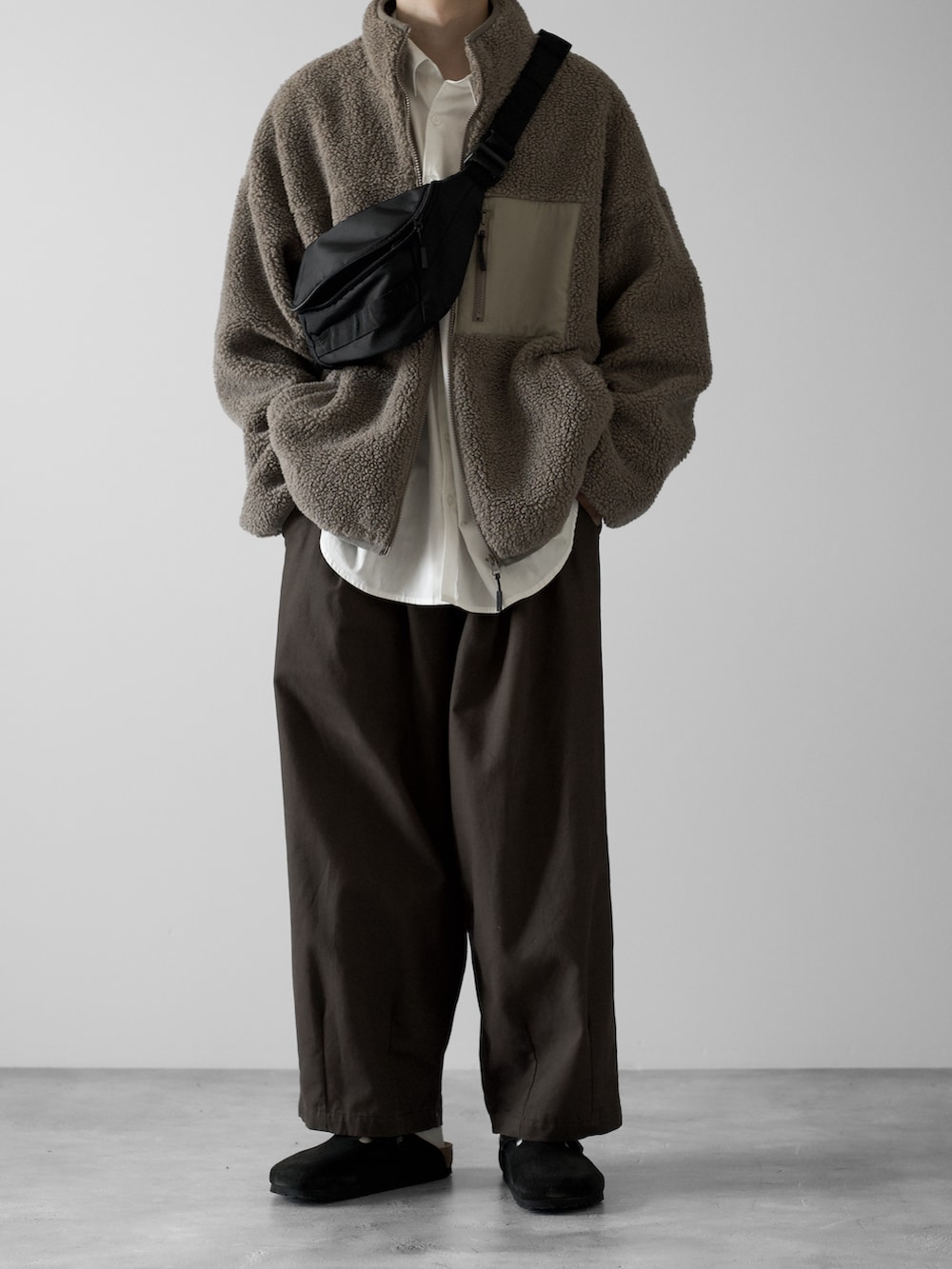 「RUUBON、ルーボン、マフラー、ボア、ボアジャケット、ボアブルゾン、ウールシャツ、birkenstock、秋冬コーデ、冬コーデ、冬、低身長コーデ、シンプルコーデ、シンプル、シンプルスタイル」｜「RUUBONの【RUUBON】raschel weave soft muffler / ラッセルウェーブ ソフトマフラー（マフラー、ベージュ系）」を使った、hopeさん（メンズ・168cm）の秋コーディネートの3枚目の写真
