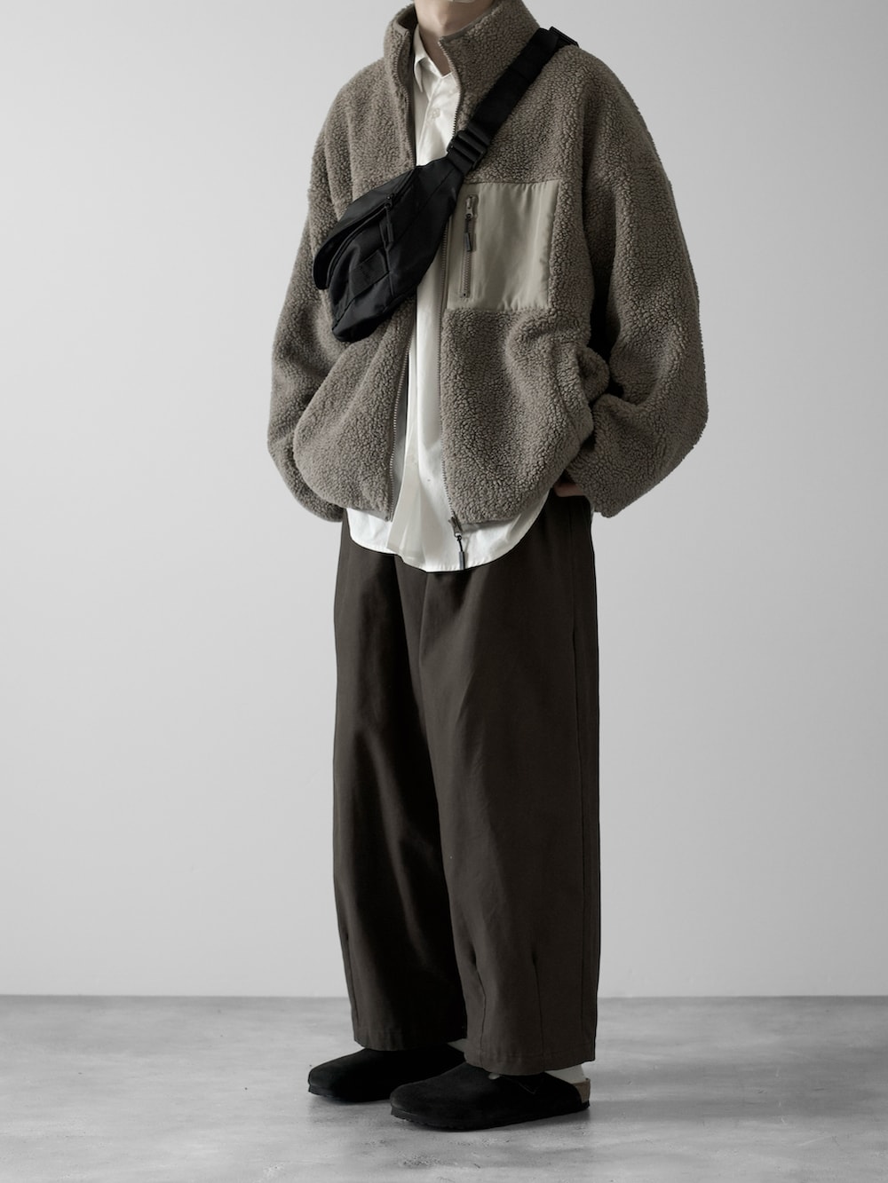 「RUUBON、ルーボン、マフラー、ボア、ボアジャケット、ボアブルゾン、ウールシャツ、birkenstock、秋冬コーデ、冬コーデ、冬、低身長コーデ、シンプルコーデ、シンプル、シンプルスタイル」｜「RUUBONの【RUUBON】raschel weave soft muffler / ラッセルウェーブ ソフトマフラー（マフラー、ベージュ系）」を使った、hopeさん（メンズ・168cm）の秋コーディネートの4枚目の写真