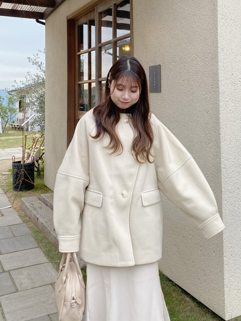 【新品タグ付】hinari ウェーブデザインミドルコート S アイボリー hinari（ヒナリ）の「ウェーブデザインミドルコート（その他