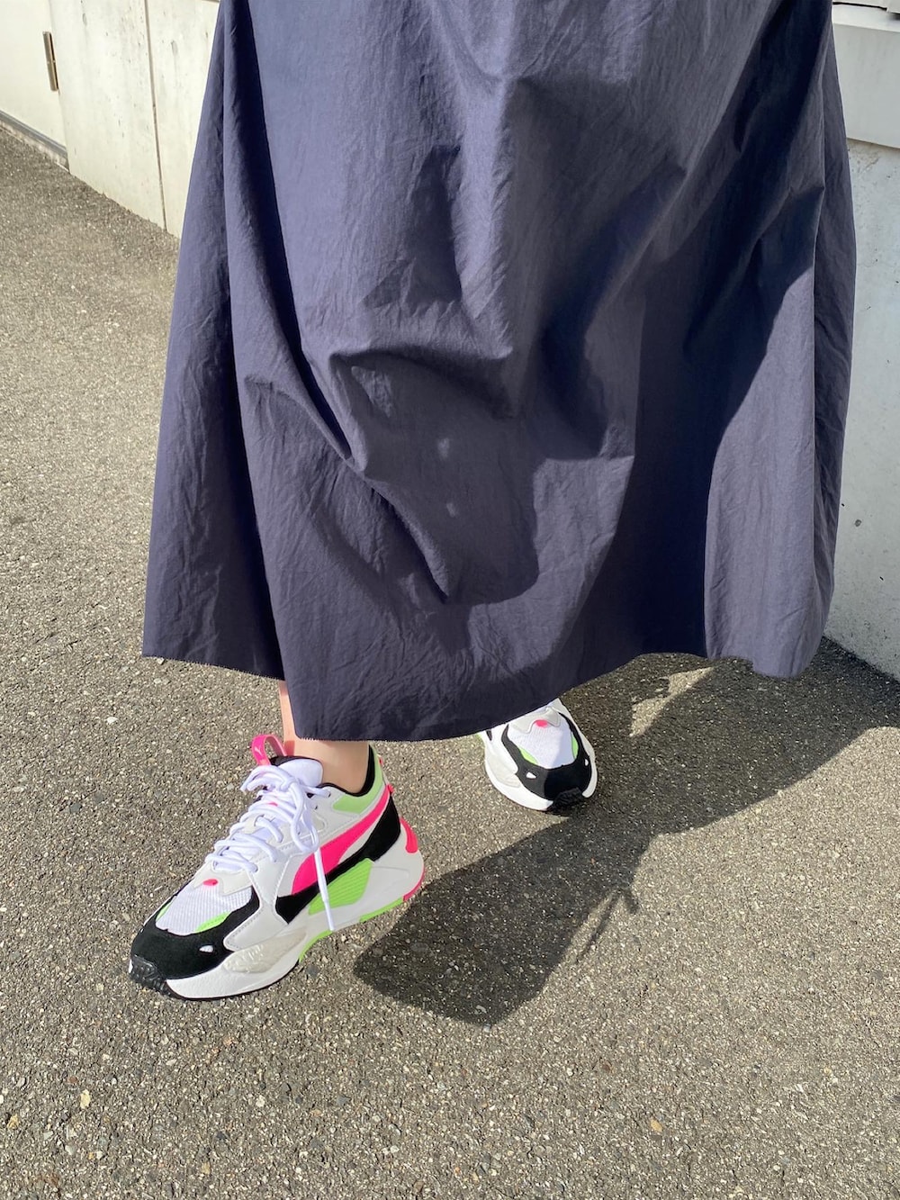 「URBANRESEARCHDOORS、URBANRESEARCH、アーバンリサーチ、アーバンリサーチドアーズ、unfil、プーマ、PUMA、スニーカー」｜「PUMAのPUMA　エクスクルーシブRS-Z リイベント（スニーカー、ホワイト系）」を使った、オクユウカさん（レディース・159cm）の春コーディネートの3枚目の写真