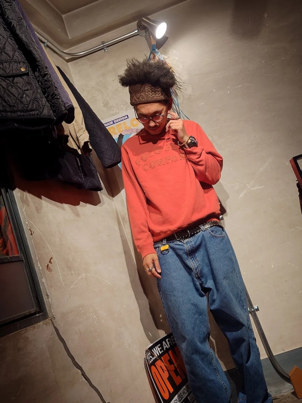 「休日コーデ、大人カジュアル、メンズファッション、ラフ、カジュアル、スニーカー、おしゃれさんと繋がりたい、NIKE、秋服コーデ、ファッションの力を信じよう、秋冬コーデ、アメカジ、アメカジコーデ、AIR MAX、古着MIX」｜「Levi'sのアイテム（デニムパンツ、ブルー系）」を使った、tatatataさん（メンズ・182cm）の秋コーディネートの5枚目の写真