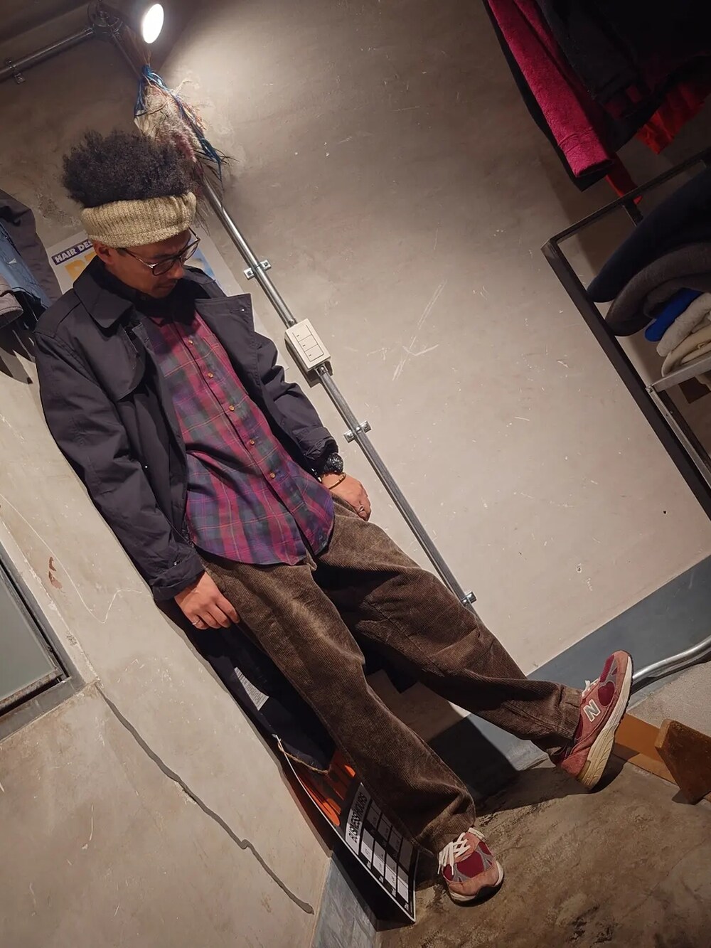 「おしゃれさんと繋がりたい、ビッグシルエット、レイヤードスタイル、古着MIX、ロングコート、アメカジ、古着好きな人と繋がりたい、オーバーサイズ、ニューバランス、ミリタリーコート、PENDLETON、ウールリッチ、コーデュロイパンツ、チェックシャツ、ワイドパンツ」｜「PENDLETONのアイテム（シャツ/ブラウス、レッド系）」を使った、tatatataさん（メンズ・182cm）の冬コーディネートの4枚目の写真