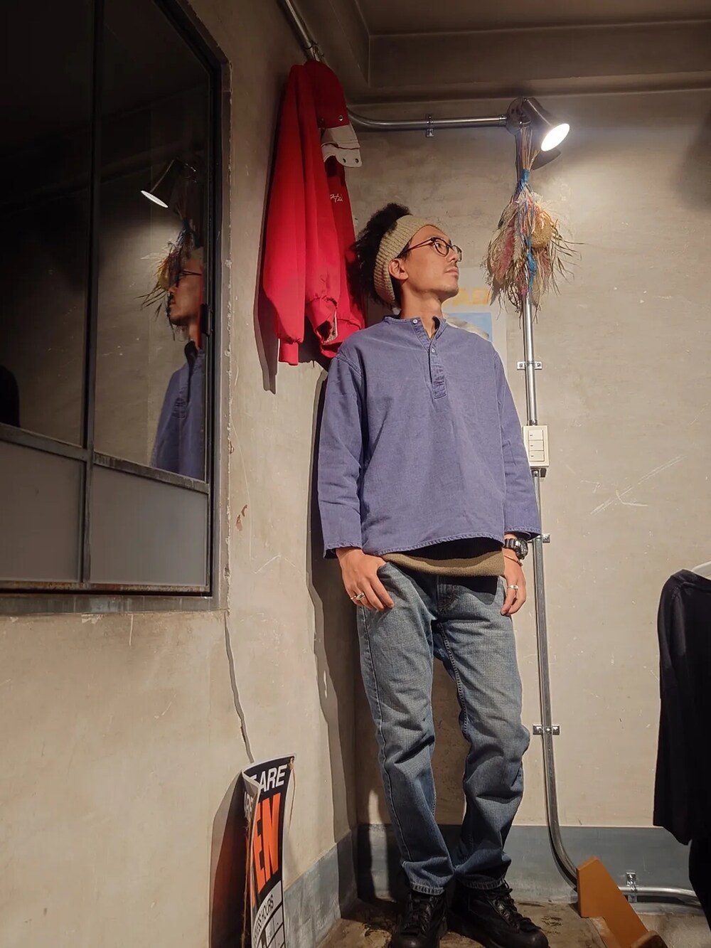 「いまどきジャケット写真、シンプルコーデ、休日スタイル、オトナカジュアル、春服コーデ、大人コーデ、シンプル、メンズコーデ、春コーデ、服好きな人と繋がりたい、春服みてみて、デニム、アメカジ、メガネ男子、でにむ」｜「Dannerのアイテム（ブーツ、ブラック系）」を使った、tatatataさん（メンズ・182cm）の春コーディネートの2枚目の写真