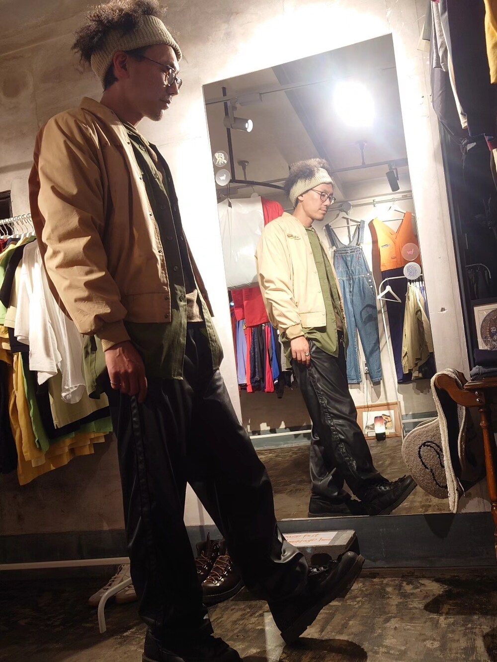 「オトナカジュアル、大人コーデ、休日スタイル、春アウター、シンプル、ゆるコーデ、おしゃれさんと繋がりたい、メンズコーデ、春夏コーデ、カジュアル、古着、古着MIX、古着コーデ、古着好きな人と繋がりたい、ミリタリー」｜「Dannerのアイテム（ブーツ、ブラック系）」を使った、tatatataさん（メンズ・182cm）の春コーディネートの2枚目の写真