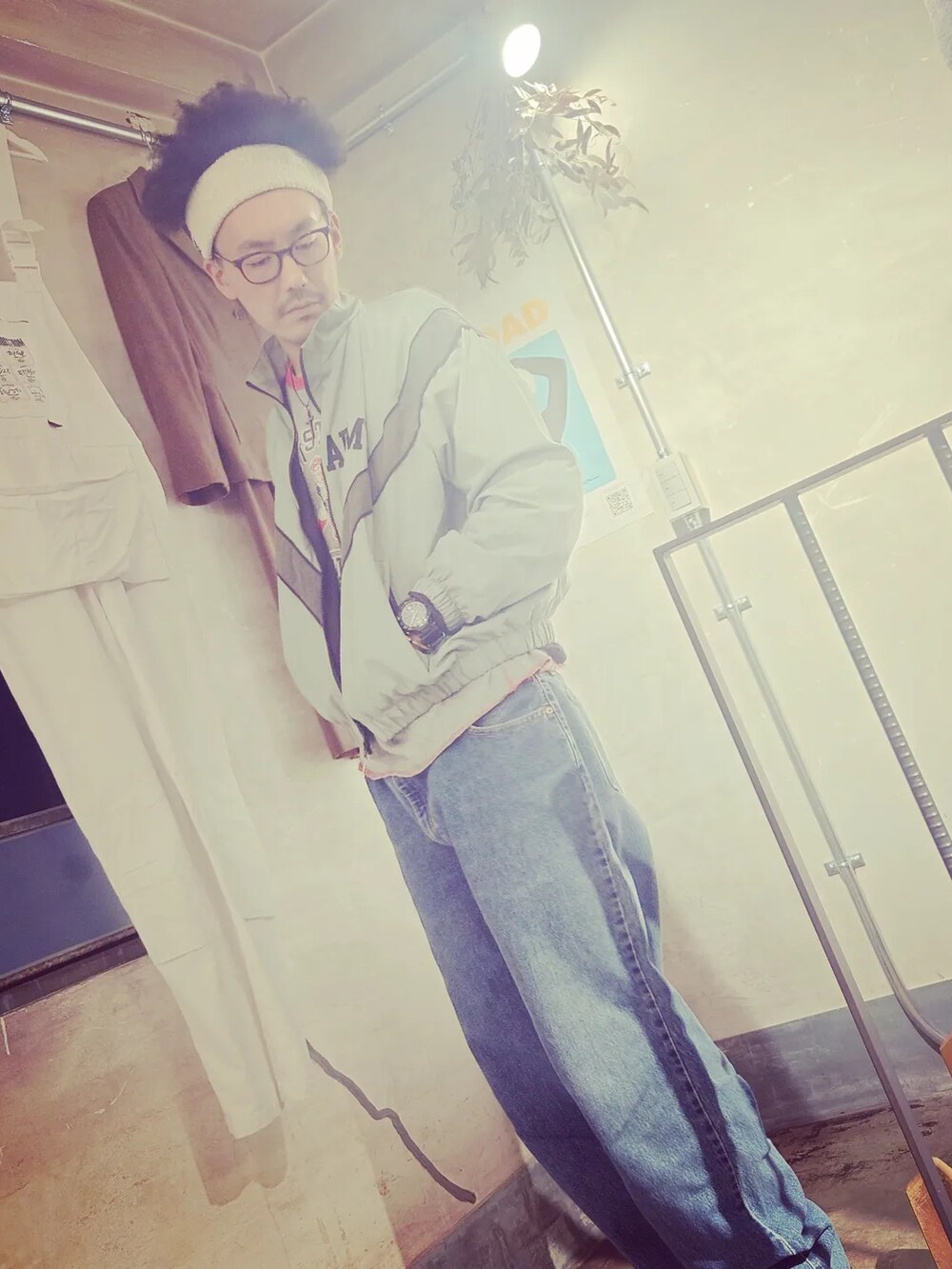 「秋コーデ、カジュアル、おしゃれさんと繋がりたい、デニムパンツ、いいね、save、フォローお願いします🤑、メンズコーデ、ストリート、カジュアルコーデ、ブーツ、ブーツスタイル、ブーツコーデ、トレーニング、古着MIX、古着コーデ、古着好きな人と繋がりたい」｜「Levi'sのアイテム（デニムパンツ、ブルー系）」を使った、tatatataさん（メンズ・182cm）の秋コーディネートの2枚目の写真