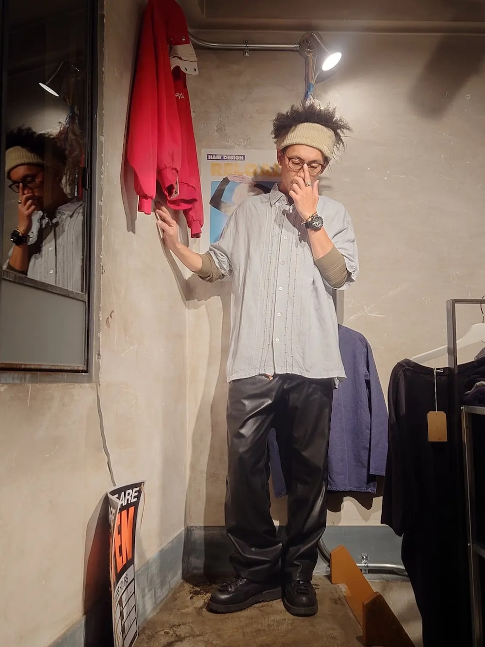 「いまどきジャケット写真、春、カジュアルコーデ、シンプル、春コーデ、はるコーデ、春服みてみて、お洒落さんとつながりたい、メガネ男子、シャツスタイル、好きな服を好きなように着る🐷💕、キューバシャツ、レイヤードスタイル、古着MIX、古着」｜「kinema.のアイテム（その他パンツ、ブラック系）」を使った、tatatataさん（メンズ・182cm）の春コーディネートの3枚目の写真