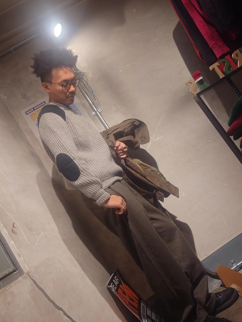 「クリスマスに着たい服、シンプルコーデ、大人カジュアル、今日のコーデ、休日スタイル、おしゃれさんと繋がりたい、秋冬コーデ、古着、古着MIX、革靴、ニット、古着好きな人と繋がりたい、ミリタリー、ミリタリージャケット、ミリタリーパンツ」｜「ドイツのアイテム（ミリタリージャケット、グリーン系）」を使った、tatatataさん（メンズ・182cm）の冬コーディネートの5枚目の写真