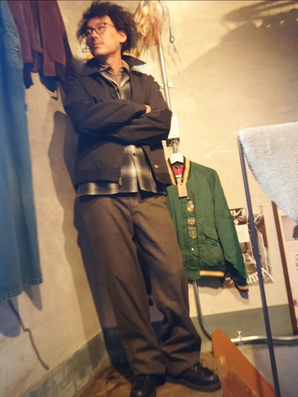 「ファッションを楽しもう、秋冬コーデ、大人カジュアル、おしゃれさんと繋がりたい、古着MIX、いいね、save、フォローお願いします🤑、冬アウター、冬コーデ、古着、今日のコーデ、秋コーデ、古着コーデ、古着屋、古着好きな人と繋がりたい」｜「古着のアイテム（その他パンツ、ブラウン系）」を使った、tatatataさん（メンズ・182cm）の秋コーディネートの2枚目の写真