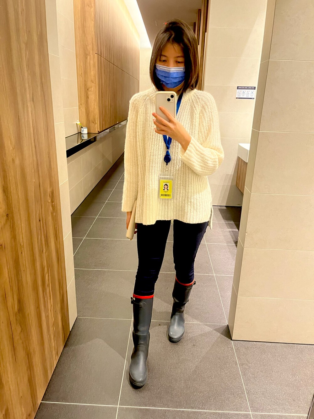 「下雨天、上班族」｜「AIGLEのアイテム（レインシューズ、ブラック系）」を使った、三工🐦さん（レディース・163cm）の夏コーディネートの2枚目の写真