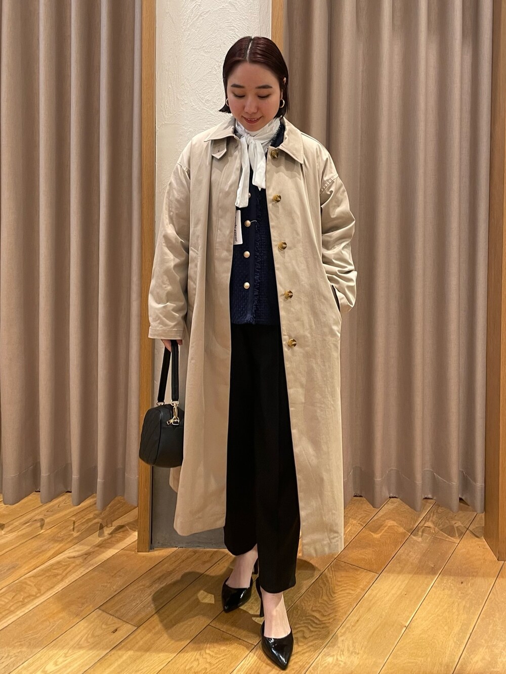 「春服デビュー宣言、セレモニーコーデ、セレモニースタイル、セレモニージャケット、ツイードジャケット、テーパードパンツ、ボウタイブラウス、キルティングバッグ、オケージョンスタイル、オケージョン、入学式、卒業式、入園式」|「fredy emueのスタンドボウタイブラウス(シャツ/ブラウス、ホワイト系)」を使った、ひかりさん(レディース・156cm)の春コーディネートの8枚目の写真