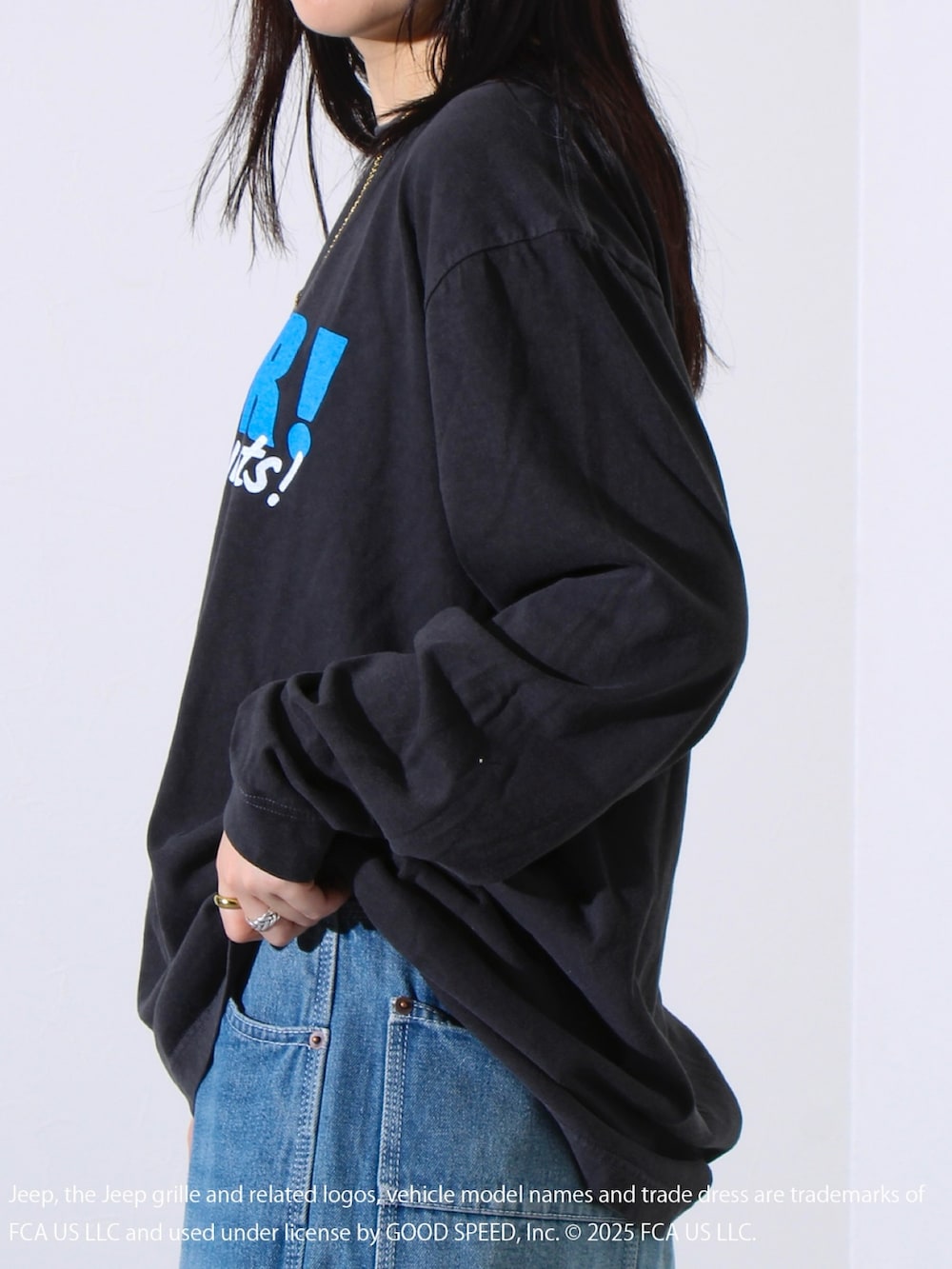 「デニム、ロゴT、ユニセックスコーデ、ユニセックス、ユニセックスアイテム、メンズライク、メンズファッション、メンズコーデ、メンズアイテム、メンズライクコーデ、デニムパンツ、デニムコーデ、シンプルコーデ、シンプルスタイル、カジュアルコーデ」｜「GOOD ROCK SPEEDの【GOOD ROCK SPEED】Jeep/ジープ バックプリント ロングスリーブTシャツ ロンT（Tシャツ/カットソー、ブラック系）」を使った、ひかりさん（レディース・156cm）の夏コーディネートの6枚目の写真